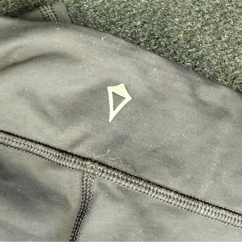 Ivivva Black and White Kids Leggings #138 - Picture 2 of 3